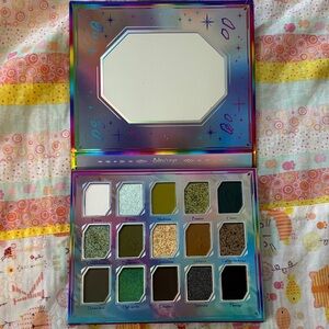 Vibrant Eyeshadow Palette by
